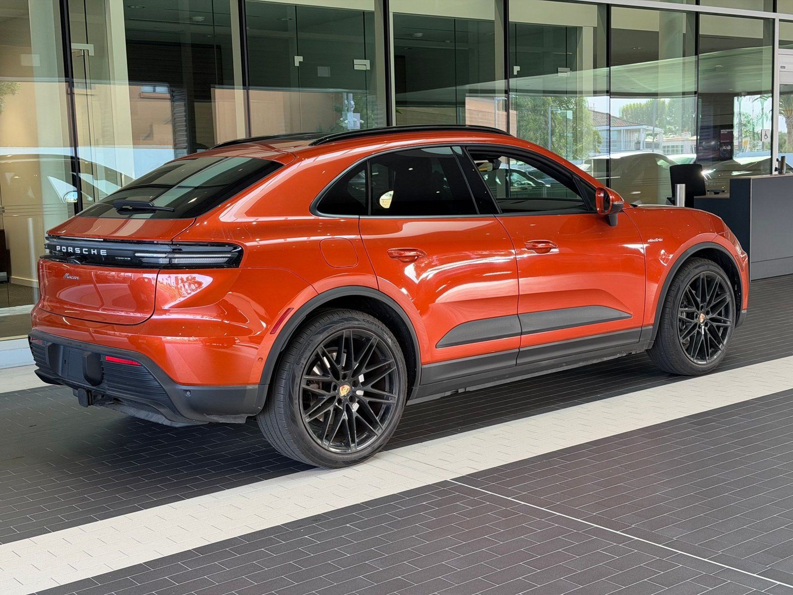 Certified 2025 Porsche Macan Electric RWD image 7