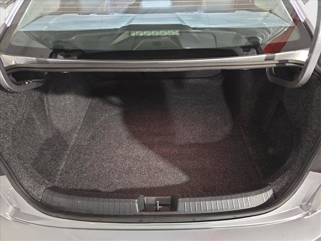 Used 2024 Volkswagen Jetta SE FWD image 12