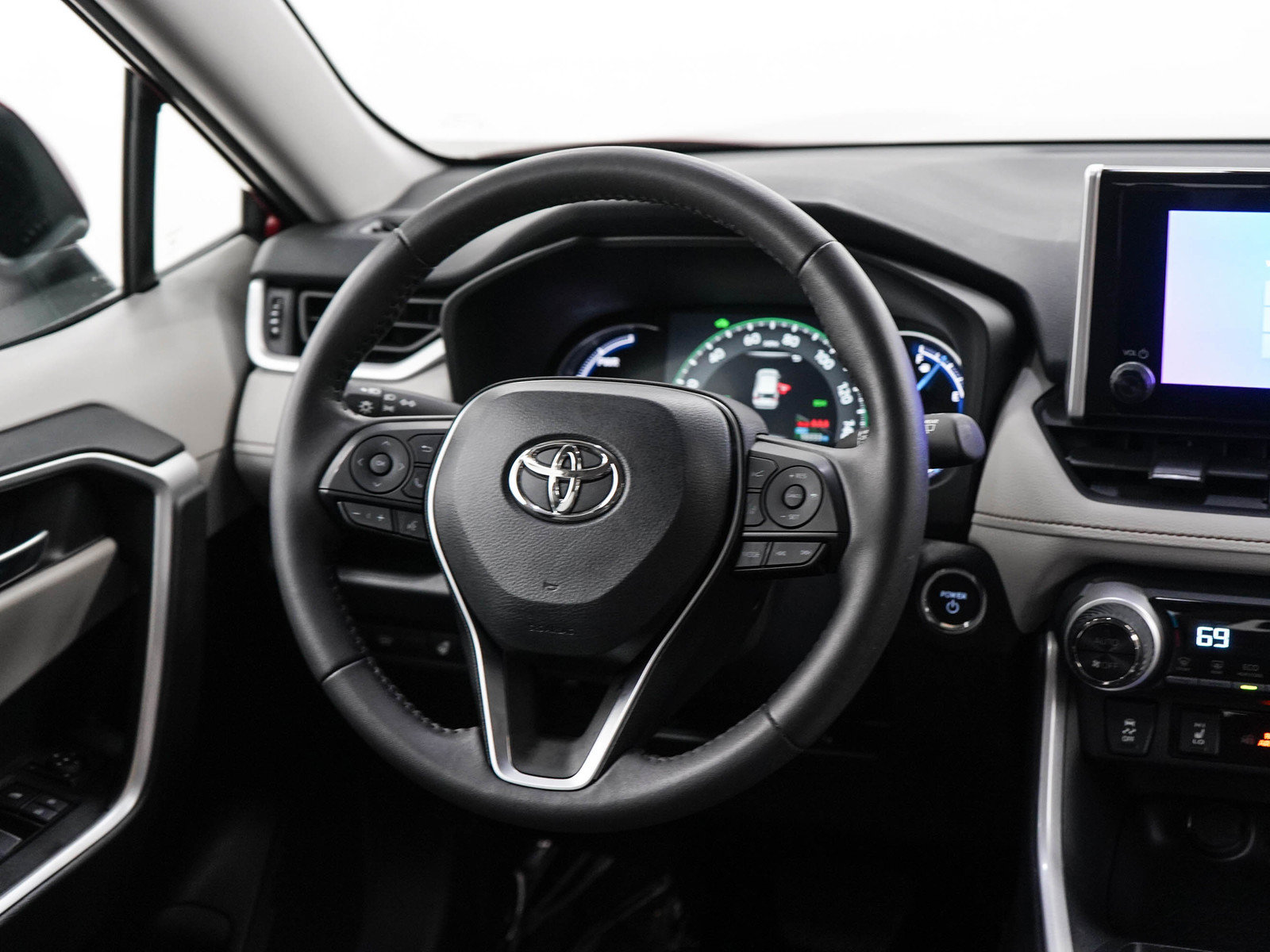 Used 2025 Toyota RAV4 XLE w/ Convenience Package AWD/4WD image 14