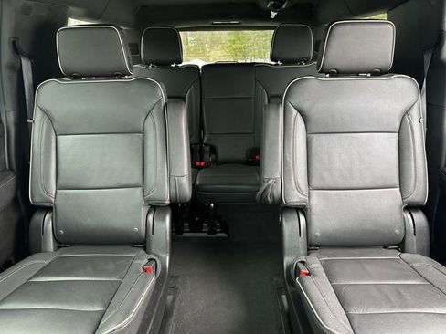 Used 2023 Chevrolet Suburban Premier image 37