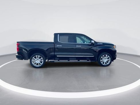 Used 2025 Chevrolet Silverado 1500 High Country w/ High Country Premium Package AWD/4WD image 9