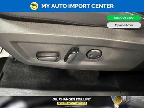 Used 2025 Nissan Murano SV AWD/4WD image 11