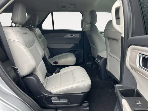 Used 2025 Ford Explorer Active w/ Active Comfort Package AWD/4WD image 12