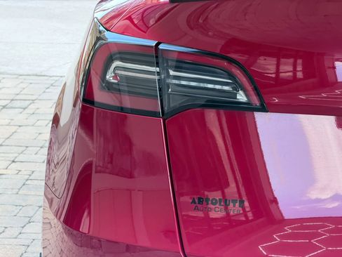 Used 2022 Tesla Model Y Long Range AWD/4WD image 56