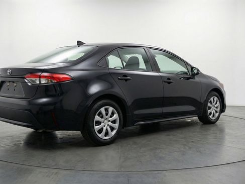 Used 2025 Toyota Corolla LE image 9