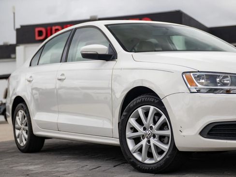 Used 2013 Volkswagen Jetta SE FWD image 3