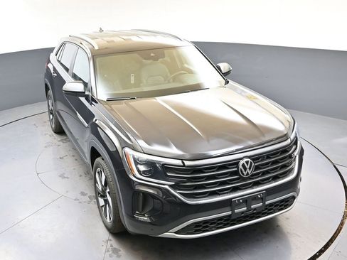 Used 2025 Volkswagen Atlas Cross Sport SE image 43