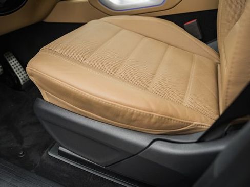 Certified 2025 Mercedes-Benz GLS 450 4MATIC image 39