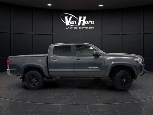 Used 2020 Toyota Tacoma SR5 image 2