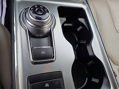 Used 2022 Ford Edge Titanium image 20