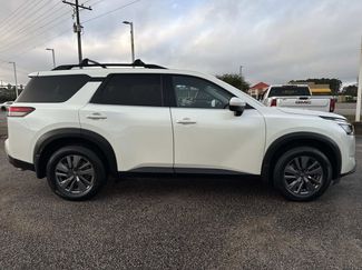 Used 2023 Nissan Pathfinder SV video 2