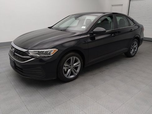 Used 2024 Volkswagen Jetta SE FWD image 2