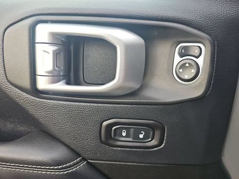 Used 2019 Jeep Wrangler Unlimited Sahara AWD/4WD image 21
