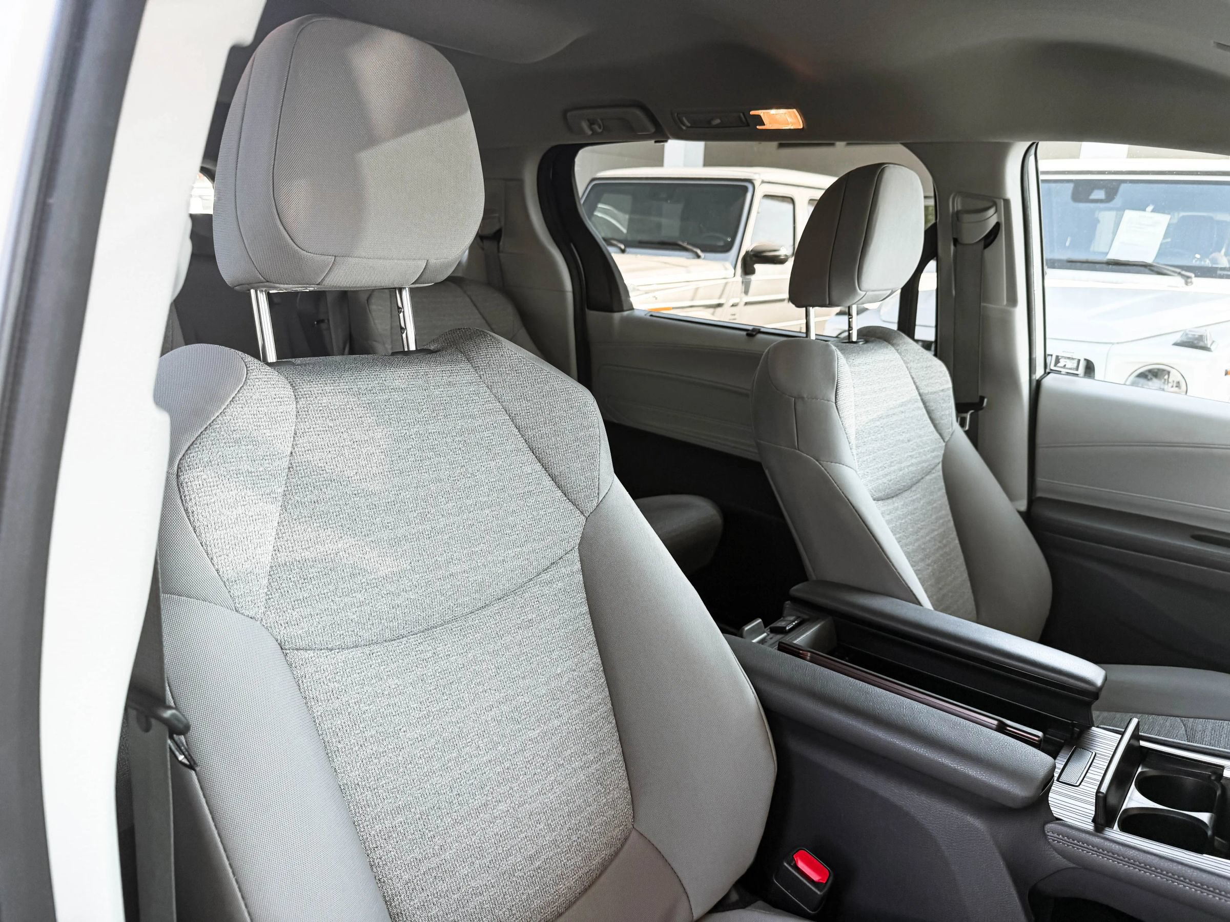Used 2023 Toyota Sienna LE FWD image 31