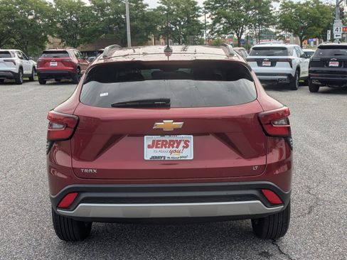 Used 2025 Chevrolet Trax LT w/ LT Convenience Package FWD image 7