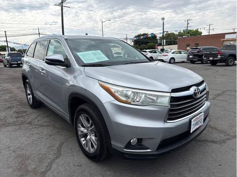 Used 2015 Toyota Highlander XLE FWD image 4