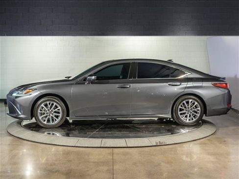 Used 2024 Lexus ES 350 w/ Accessory Package (Z1) FWD image 2