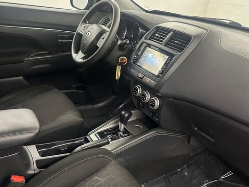 Used 2020 Mitsubishi Outlander Sport ES FWD image 33