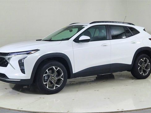 New 2026 Chevrolet Trax LT image 3