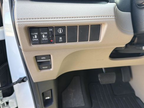 Used 2024 Honda Odyssey EX image 15