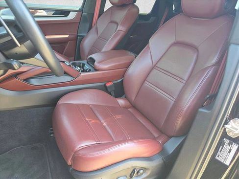 Used 2024 Porsche Cayenne S AWD/4WD image 12