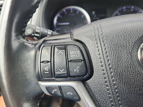 Used 2019 Toyota Highlander Plus AWD/4WD image 16