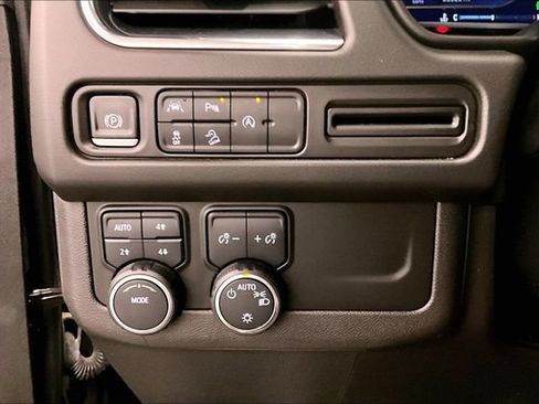 Used 2023 Chevrolet Tahoe Premier AWD/4WD image 39