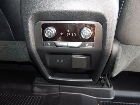 Used 2025 Chevrolet Traverse RS AWD/4WD image 16