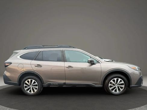 Used 2022 Subaru Outback Premium AWD/4WD image 4