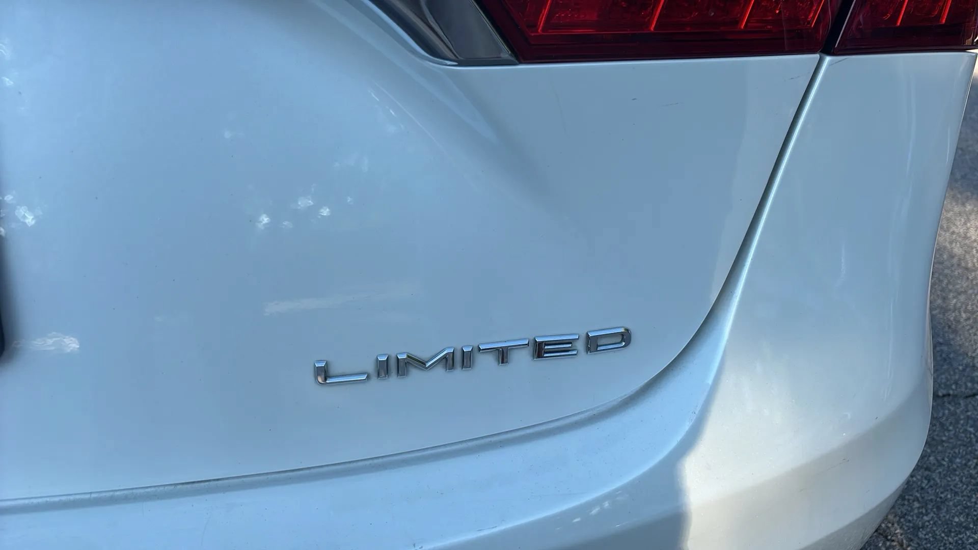 Used 2013 Toyota Avalon Limited w/ Technology Pkg FWD image 23