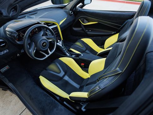 Used 2024 McLaren 750S Spider image 35