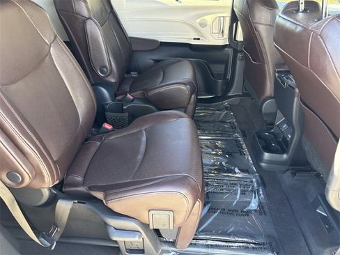 Certified 2023 Toyota Sienna Platinum image 17