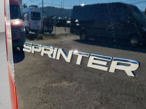 Used 2025 Mercedes-Benz Sprinter 2500 image 31