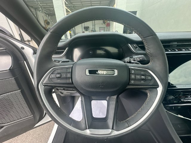 Used 2023 Jeep Grand Cherokee Altitude AWD/4WD image 16