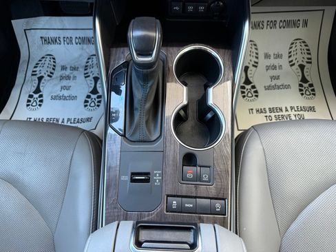 Used 2021 Toyota Highlander Platinum FWD image 28