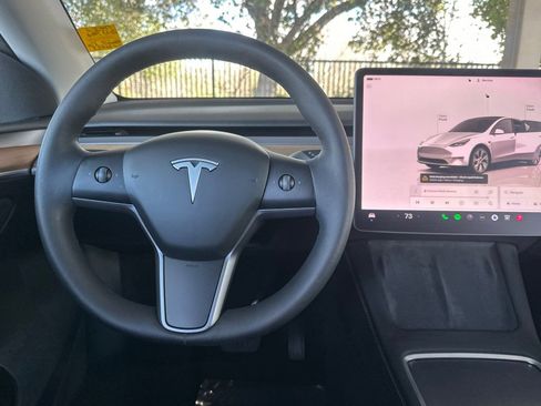 Used 2023 Tesla Model Y Long Range image 17