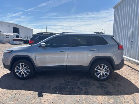 Used 2014 Jeep Cherokee Limited w/ Technology Group AWD/4WD image 5