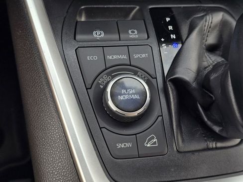 Used 2020 Toyota RAV4 Limited image 21