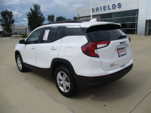 Used 2024 GMC Terrain SLE w/ Driver Convenience Package AWD/4WD image 4