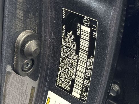 Used 2022 Toyota C-HR XLE FWD image 29