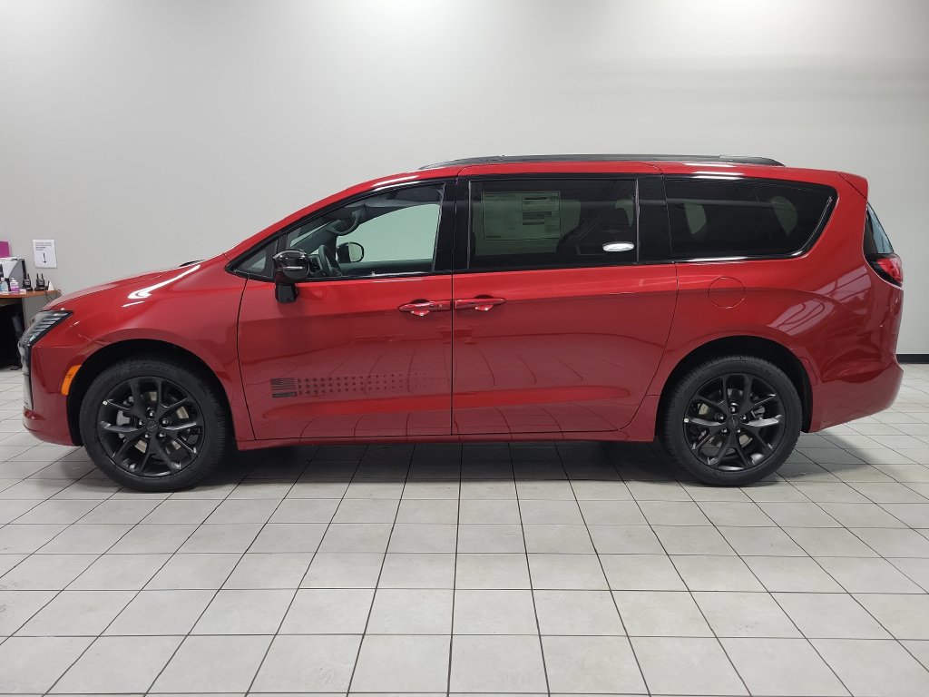 New 2027 Chrysler Pacifica Select AWD/4WD image 5