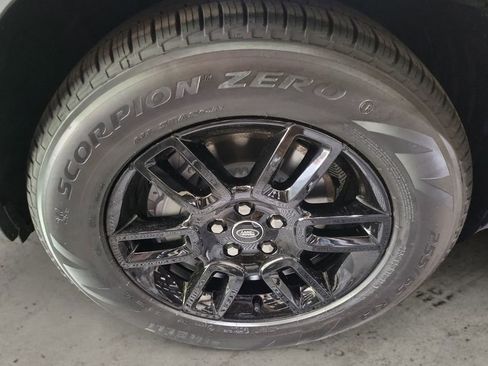 New 2025 Land Rover Defender 110 S image 11