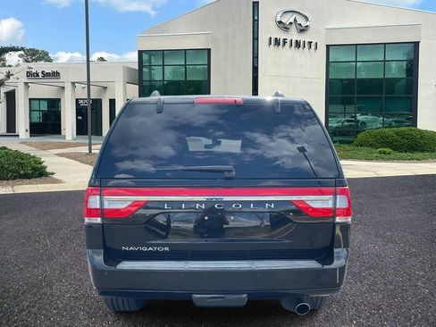 Used 2017 Lincoln Navigator Select image 5