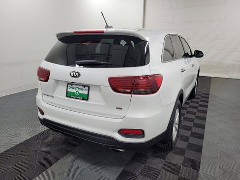 Used 2019 Kia Sorento FWD image 9