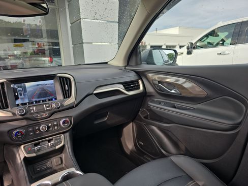 Used 2024 GMC Terrain Denali w/ Denali Premium Package AWD/4WD image 19