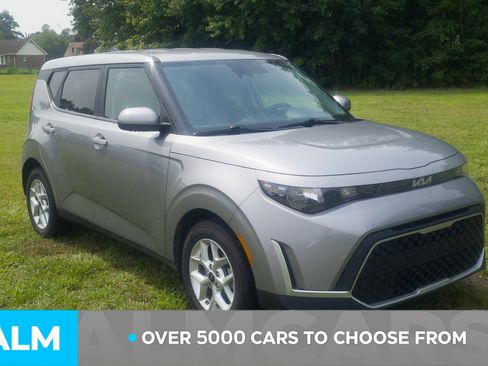 Used 2024 Kia Soul LX w/ Option Group 015 FWD image 2