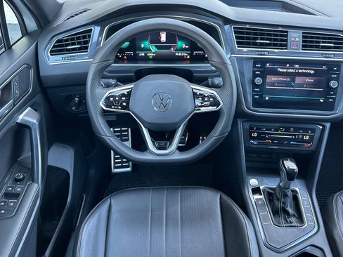 Used 2022 Volkswagen Tiguan SE R-Line image 13