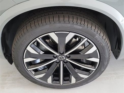 New 2026 Volvo XC90 B6 Plus w/ Protection Package Premier image 6