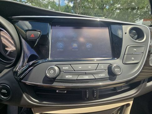 Used 2020 Buick Envision Essence FWD image 18