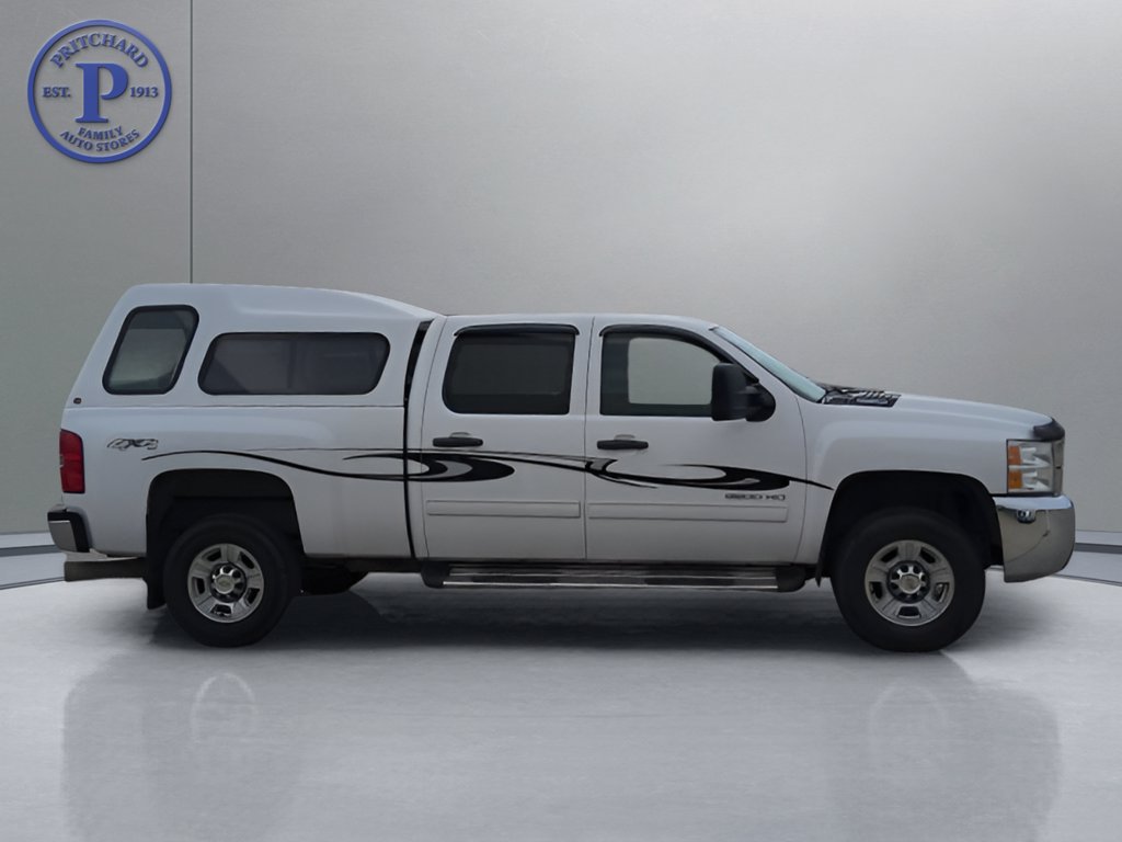 Used 2010 Chevrolet Silverado 2500 LT w/ Interior Plus Package AWD/4WD image 7
